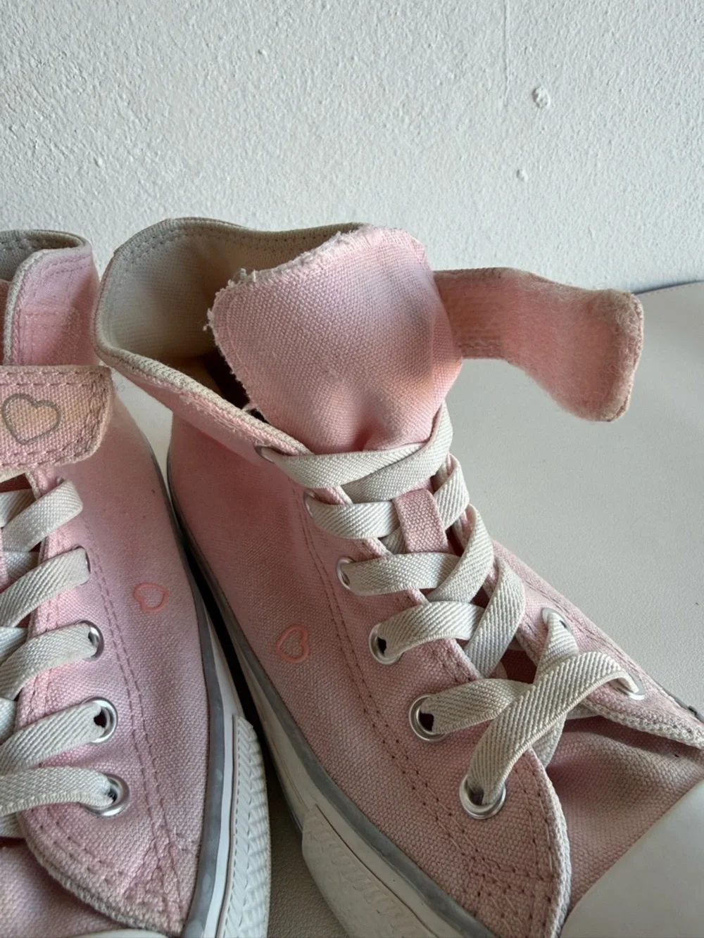 Converse Chuck Taylor All Star Love Hearts Pink High Top Sneakers Youth 3 Women5